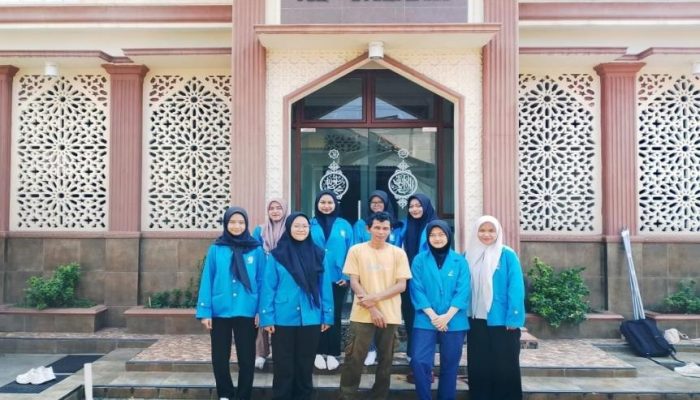 Mahasiswa Manajemen UBSI Kampus Cikarang Gelar Aksi Bersihkan Musholla: Wujud Nyata Pengamalan Nilai Pancasila