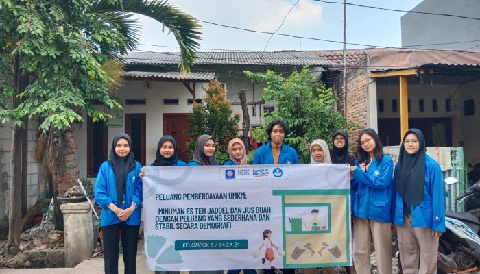 Mahasiswa Manajemen Universitas Bina Sarana Informatika Menggali Peluang Pemberdayaan di Balik Penjualan Es Teh Jadul dan Jus Buah dengan UMKM