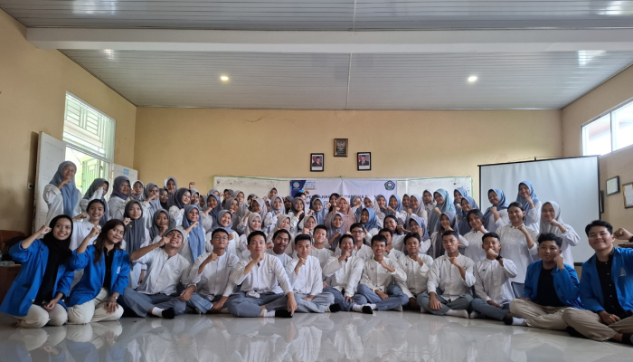 MAHASISWA UBSI SOSIALISASIKAN PENTINGNYA HAK ASASI MANUSIA KEPADA SISWA SMAN 1 SERANG BARU