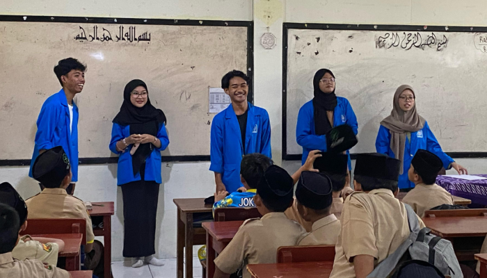 Mahasiswa UBSI Gelar Pengabdian Masyarakat Dengan Tema “Budayakan Gotong Royong Sejak Dini”