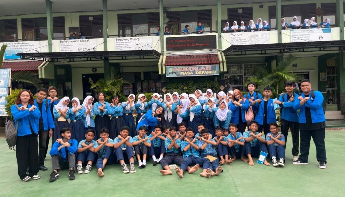 Mahasiswa UBSI Bekali Siswa SMPN 14 Bekasi dengan Pelatihan Canva untuk Visualisasi Informasi