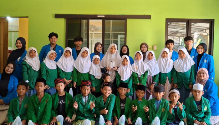 Mahasiswa Universitas BSI Edukasi Nilai-Nilai Keislaman Untuk Santri TPQ An-Nadhiyah Cikarang Selatan