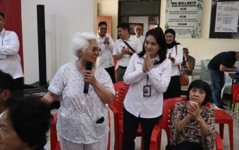 Warnai Peringatan HUT ke-26, PLN Icon Plus Gelar Bakti Sosial di Panti Werdha Theodora Makassar